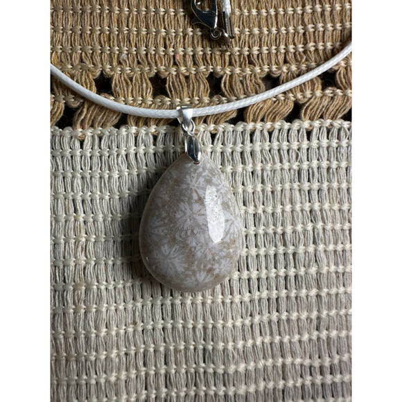 White Coral Agate Teardrop Pendant Necklace - Picture 7 of 10